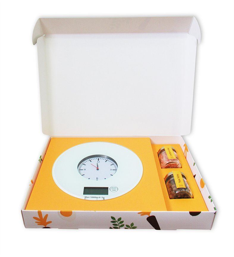 מארז מתנה - משקל מטבח וצנצנות תבלינים